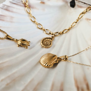 Ariel Scallop Shell Gold Necklace