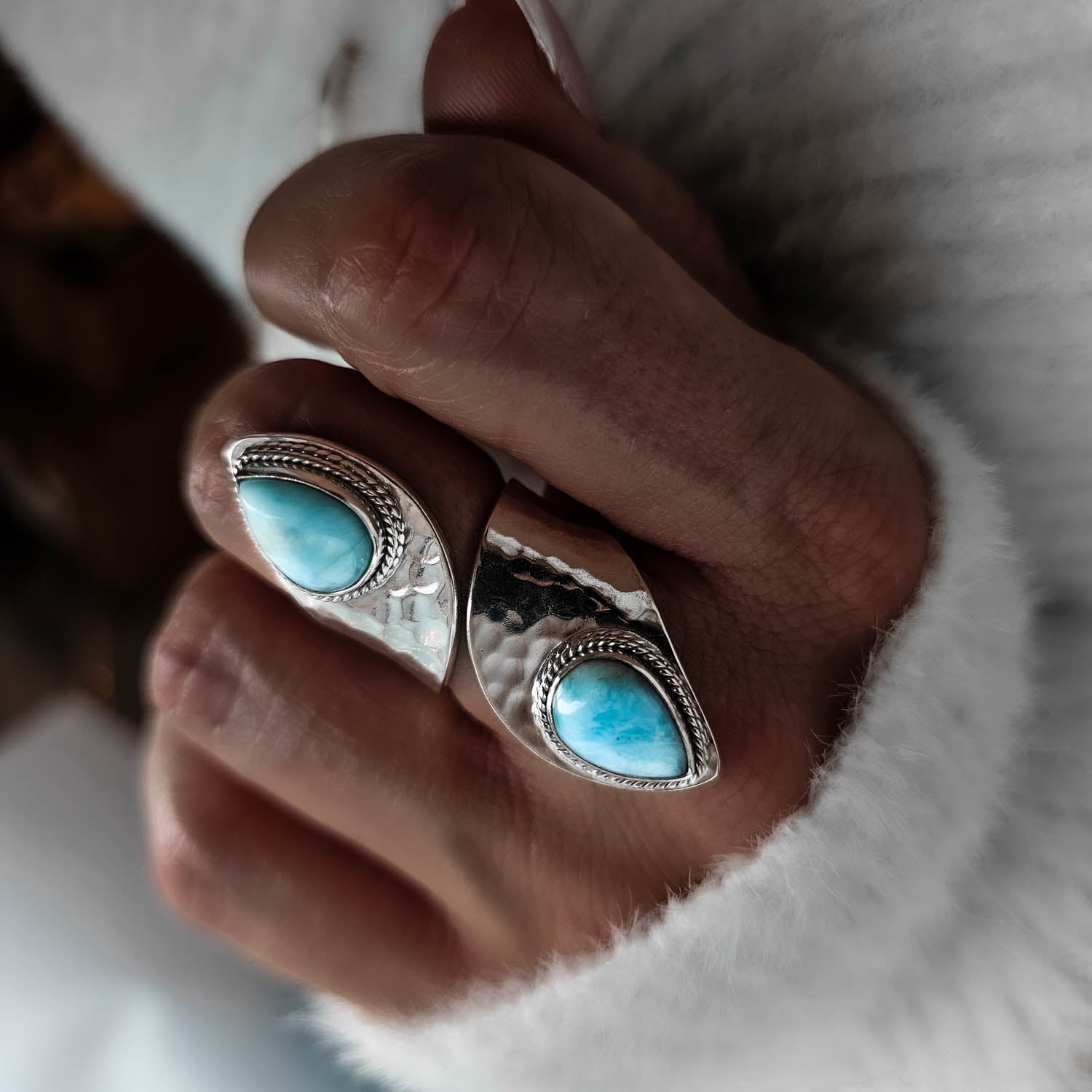 Hammered Effect Silver Ring Larimar Gemstone Detail|Dorsya